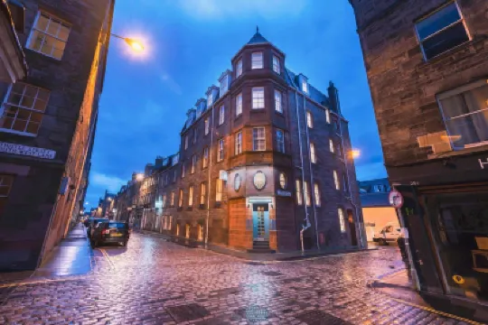 Braid Apartments by Mansley