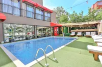 Wolf of the City Hotel & Spa - Pools