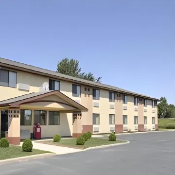 Super 8 by Wyndham Austin MN