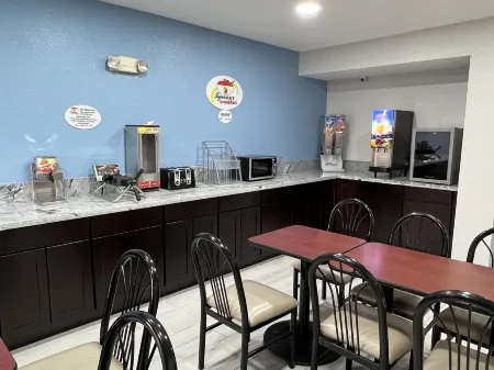 Super 8 by Wyndham Clemmons/Bermuda Run/Winston-Salem I-40 Отели в г. Клеммонсвилл