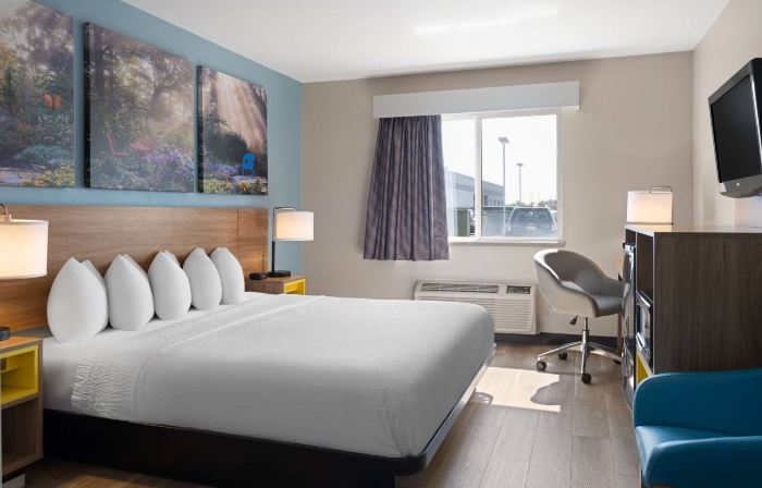 Days Inn by Wyndham Neenah