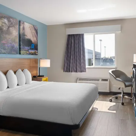 Days Inn by Wyndham Neenah