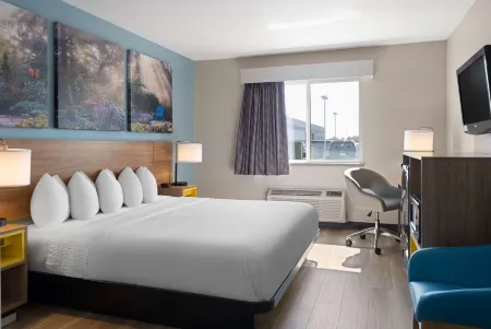 Days Inn by Wyndham Neenah