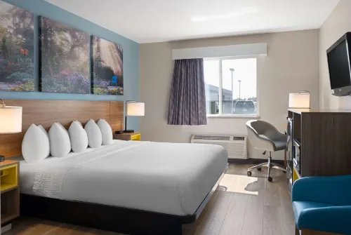 Days Inn by Wyndham Neenah Hotels in Menasha