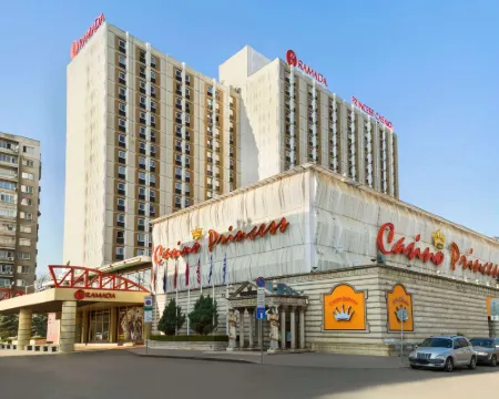 Ramada by Wyndham Sofia City Center โรงแรมในโซเฟีย
