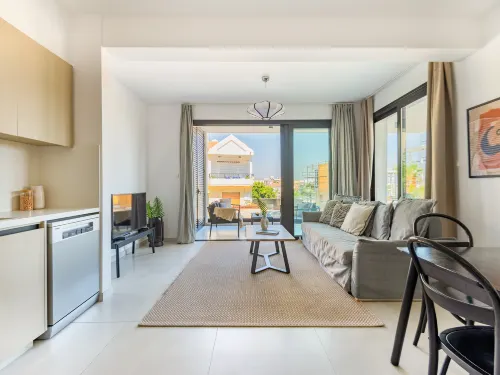Sanders Only - Charming 2-Bdr Apt with Balcony - Apartment