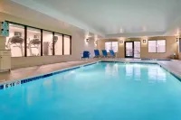 TownePlace Suites Elko - piscina