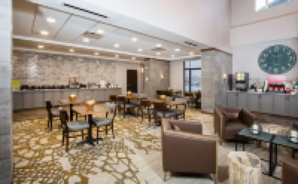 Pomeroy Inn & Suites Prince George
