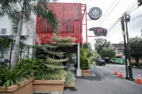 King's Palace Mitra RedDoorz Hotels in D A R A T