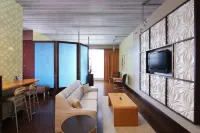 Tulyp, Tapestry Collection by Hilton