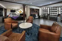 DoubleTree by Hilton Manhattan Các khách sạn gần Flint Hills Discovery Center