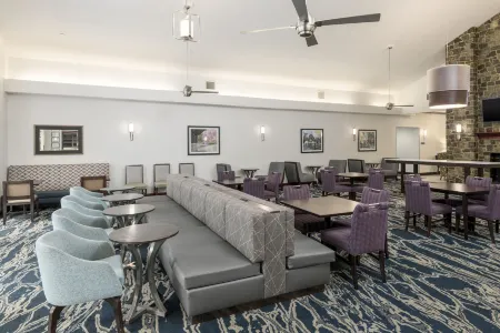 Homewood Suites by Hilton Philadelphia/Mt. Laurel Отели рядом с достопримечательностью «Сентертон сквер»