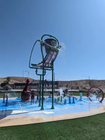 River Close, Newer Home! Great Neighborhood Minutes from Laughlin! Close to All! Отели в г. Лафлин