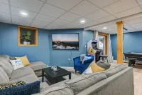 Sunday Slopes - Game Room + Central Location!