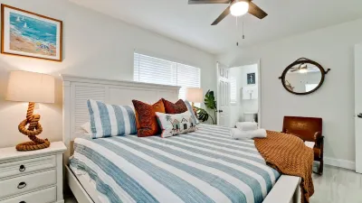 1 level home, 3 king bds+bunk with heated pool, newly remodeled, ocean sunsets! Hotels near All Star