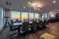 Oceanfront Luxury, EPIC Game Room, Hot Tub, 4 Kings Beds, Fire Pit, Amazing View