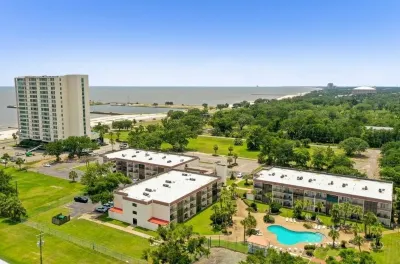 Best location in Biloxi… Short walk to the beach, casino, dining, and coliseum! Hotel a 