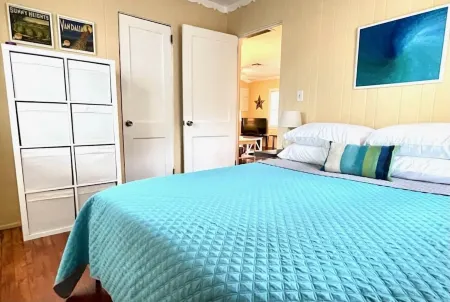 Cute Cottage In The Heart of Gulfport!