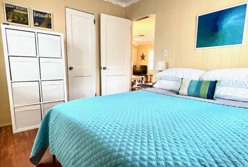 Cute Cottage In The Heart of Gulfport!