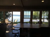Newly Remodeled 4 bedroom Cottage with Stunning views of Beautiful Lake Metonga