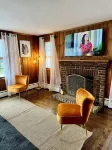 Remodeled Single Family, Enjoy a experience at this centrally located place.