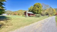 Charming Log Cabin near the Smoky Mountains w/ Spectacular Mountain & Elk Views!