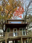 Coach's Quarters - The Dugout - Come Spend The Night in the Trees!!