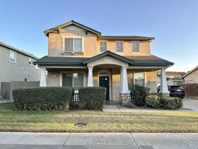 Discover Turlock charm near California State University Hotel in zona California State University, Stanislaus