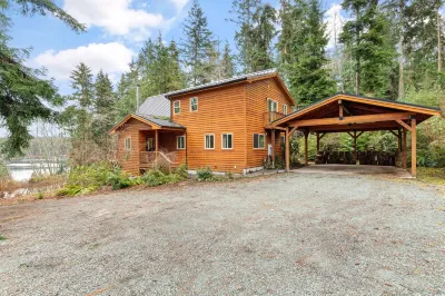 A-frame at Goss Lake