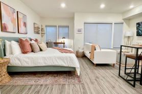 Dogs Stay Free • Luxe Downtown Apt • King Bed • Garage Parking • In-Unit W/D