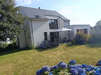 7-minute walk to the sea, sailing school. Ker Botrel house ideal for vacations Hotels in Penvenan