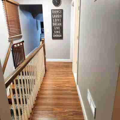 Cozy second floor unit in the heart of Downtown Charlevoix, 1BR / 1BA sleeps 4 Others