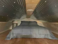 Hogan's Hideout Garage Apartment, cozy, private Cabin