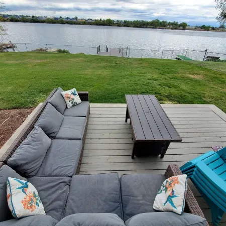 Spacious Lakehouse Getaway. Private Dock with large fenced Backyard and Gameroom
