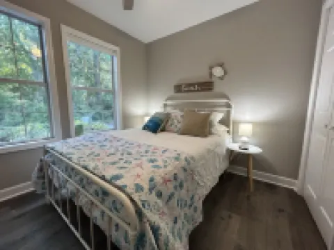 Tranquil Private Home, Heart of Inlet, easy walk to Marshwalk and Restaurants