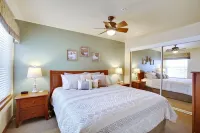 Family-Friendly Bayfront Condo, Patio Beach Access, Walk to Beach & Dining