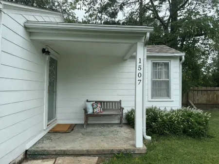 Quaint Guest Cottage