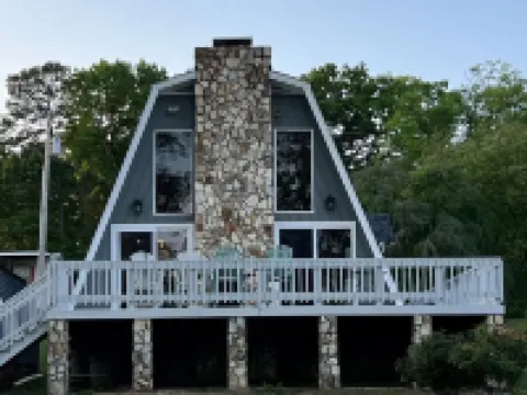 Dock Holiday - beautiful views on Badin Lake Hotels in Eldorado