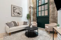Urban Oasis DT Apartment Loft l Gym+Rooftop+Parking! Sleeps 4