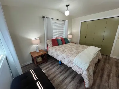 Cozy Downtown Sitka Home, Car Rental Option