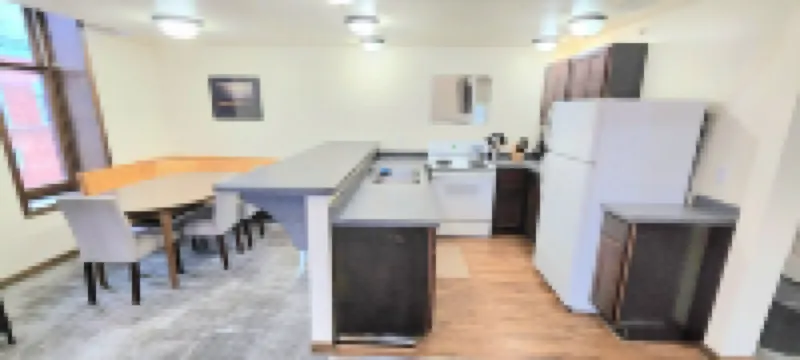 *Luxe living in Lake Linden with 15 foot ceiling! Pet Friendly!*
