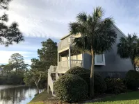 Cape Escape II End Unit on Lake & just 200 steps to beach w/ Beach chairs/cart
