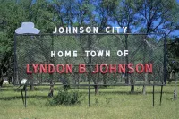 Hill Country Retreat I Private Pool & Hot Tub I Mins to Wineries & Town Square