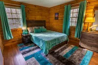 Ascension Cabin - huge yard, hot tub, above stream Hotels in Wilderness
