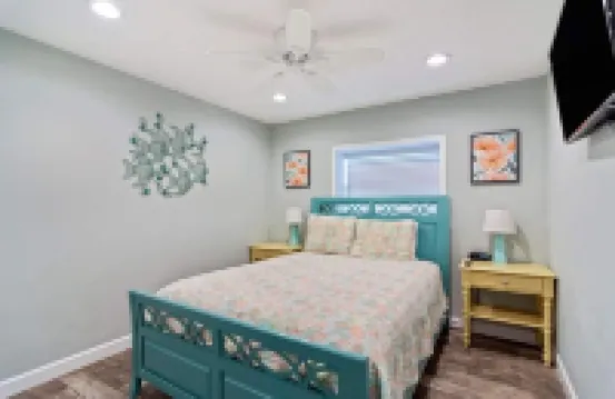 Charming, cozy with a coastal vibe family sized villa, 15 min walk to the beach.