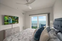 Oceanfront Views - Pvt Beach Area & Heated Pool - Easy Walk to Restaurants, Etc.