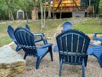 FLAT, Lakefront chalet; Hottub, Playground, Firepit, Wifi, and more! Hotels in Innsbrook