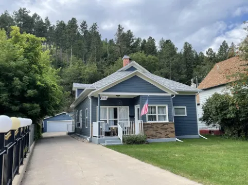 Walking distance to Downtown Historic Main Street and Outlaw Square - Homestays