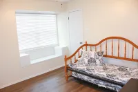 High Plains Hideaway-Cozy and convenient to TTU, LCU, Medical District and more!