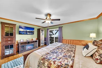 3-bedroom cabin near Santa's Village-13 minutes from Snow Valley Mountain Resort Hotel dekat Pali Adventures